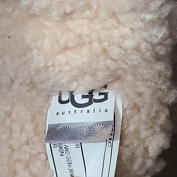 UGG Australia Caspia Women Boots Size 6 - Picture 9 of 11